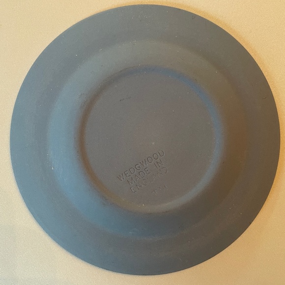 Wedgwood  Jasperware Thomas Jefferson Trinket Dish - Picture 2 of 3